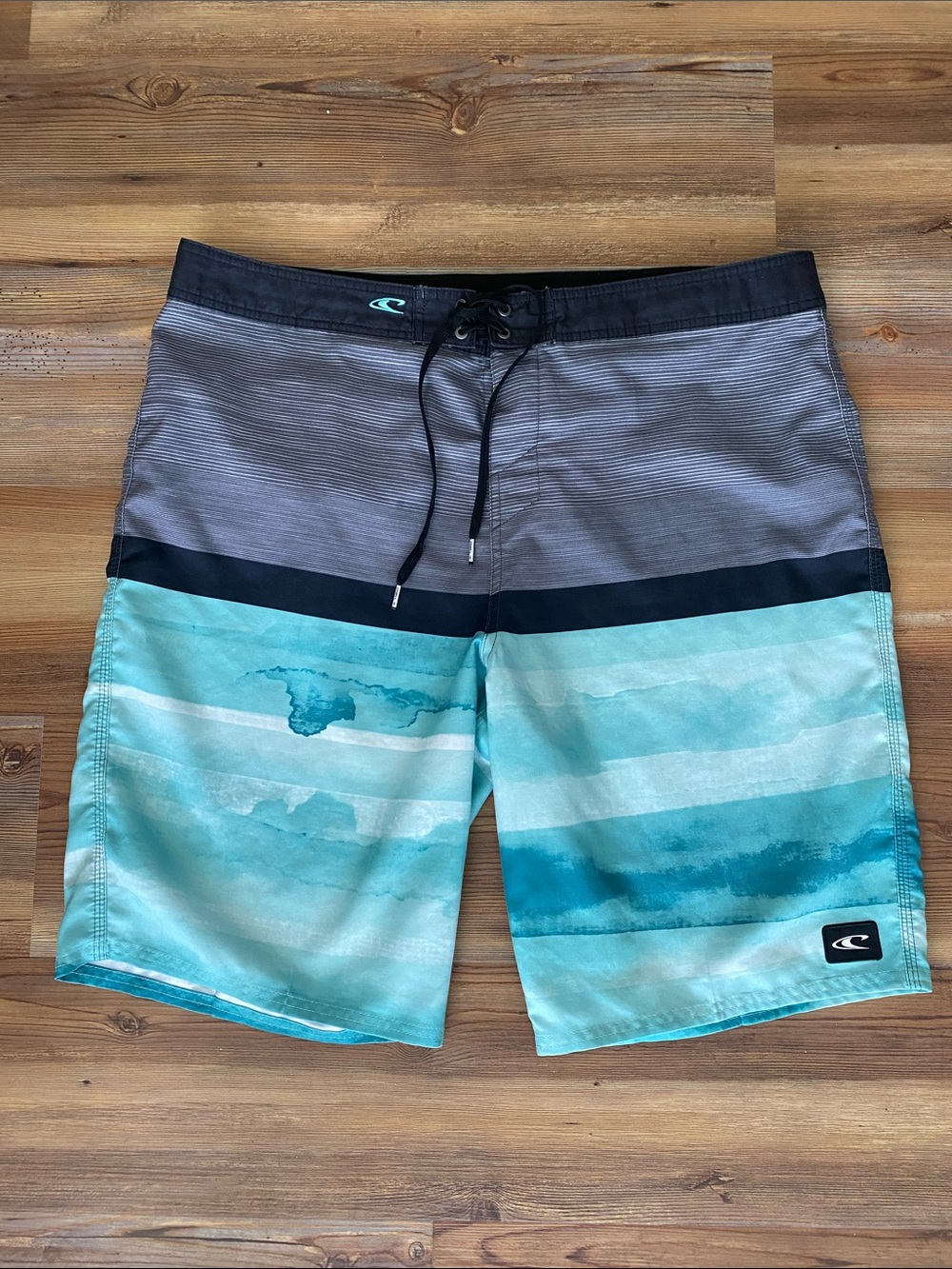 O'Neill Men’s Aqua Wave Board Shorts - Teal/Gray/Black